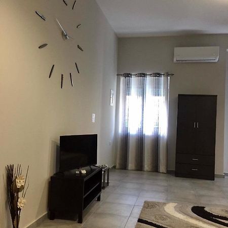 Meteora House- Cozy Living Apartment กาลัมปากา ภายนอก รูปภาพ