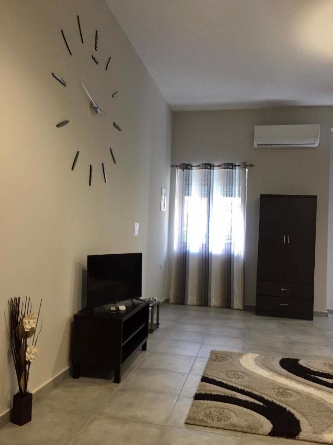 Meteora House- Cozy Living Apartment กาลัมปากา ภายนอก รูปภาพ